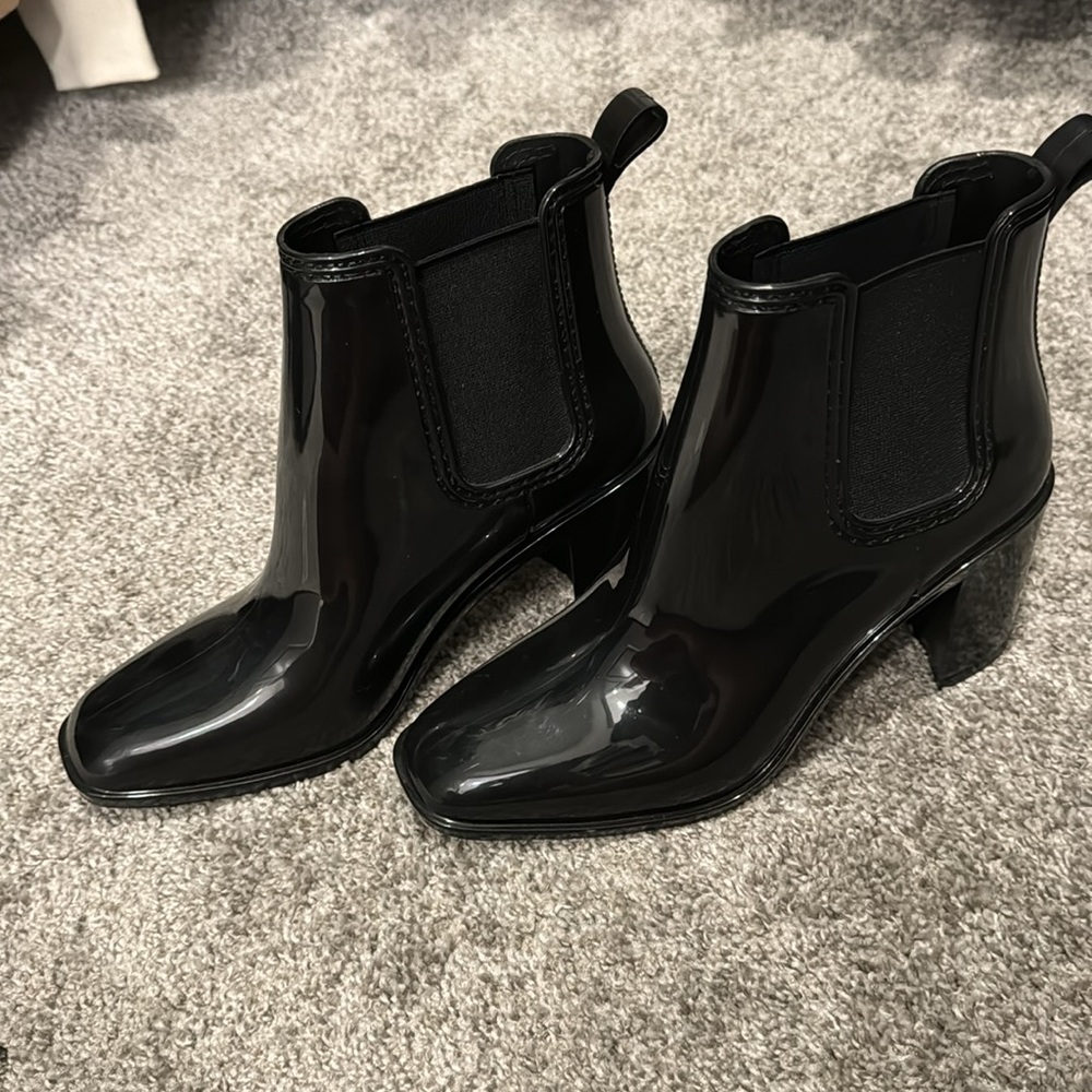 never been worn patent waterproof boots - Picture 3 of 3
